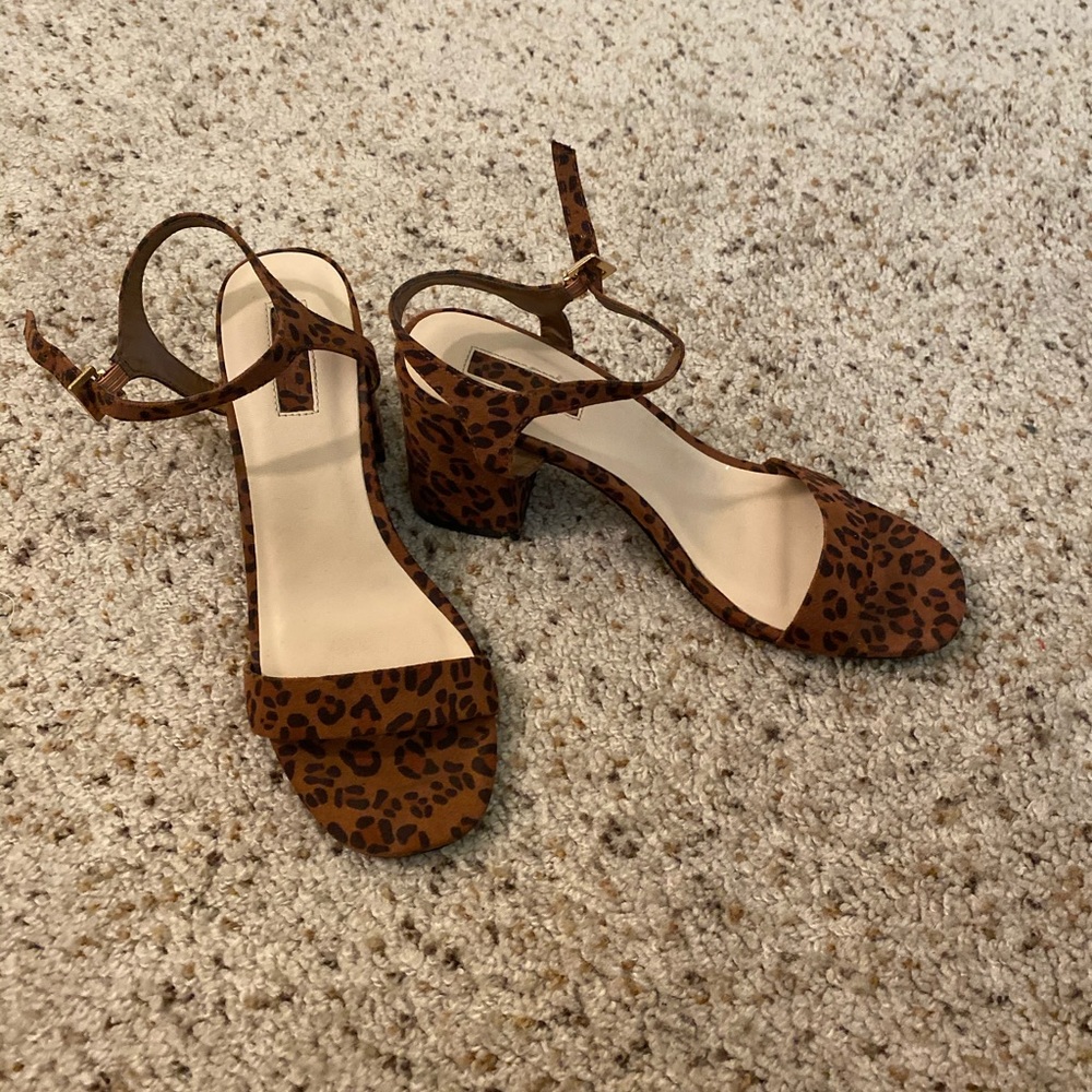 Sandals with heels